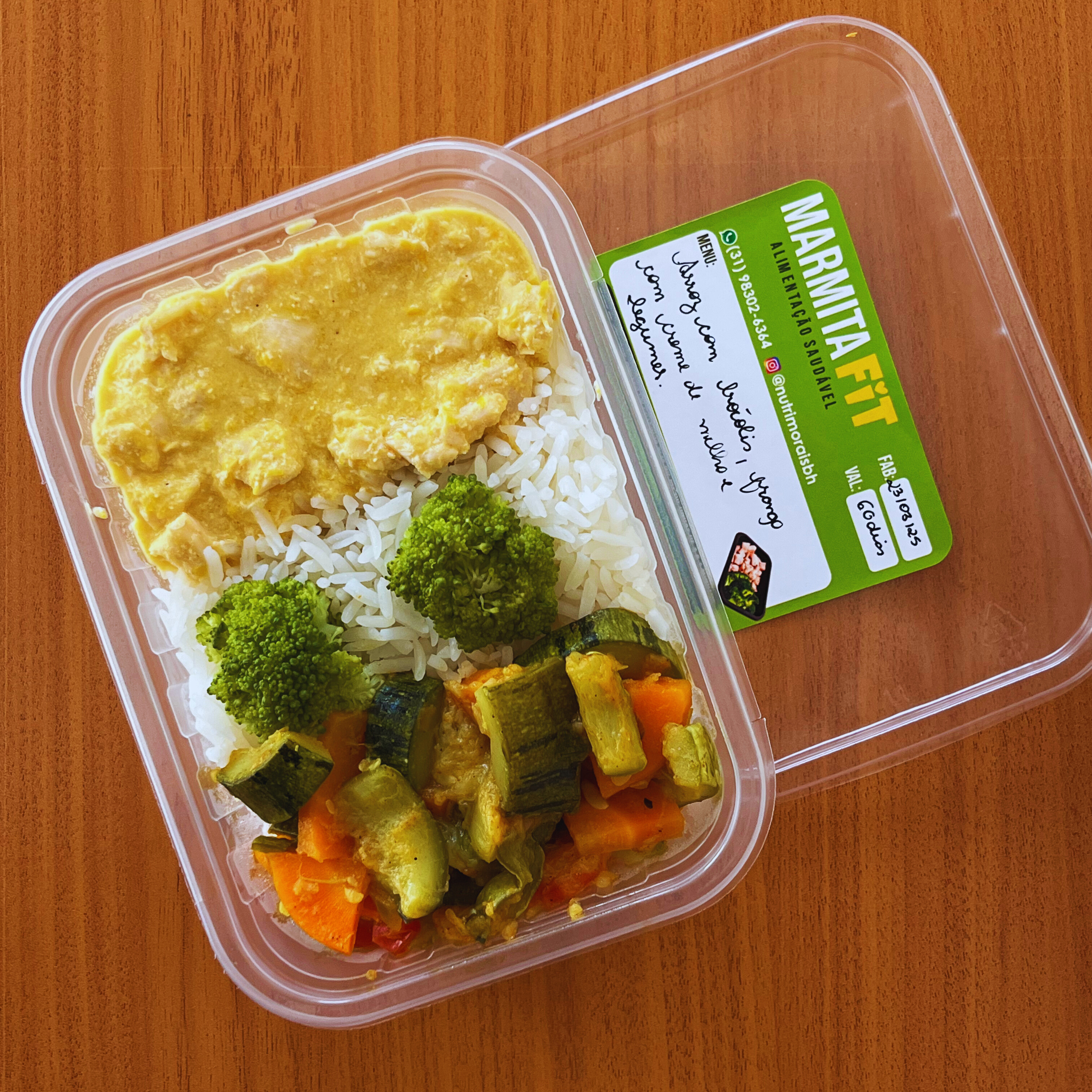 Arroz com Brócolis e Frango com Creme de Milho